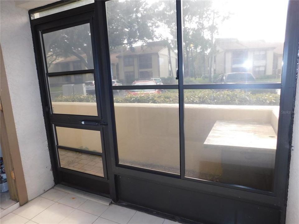 Active With Contract: $1,800 (2 beds, 2 baths, 924 Square Feet)