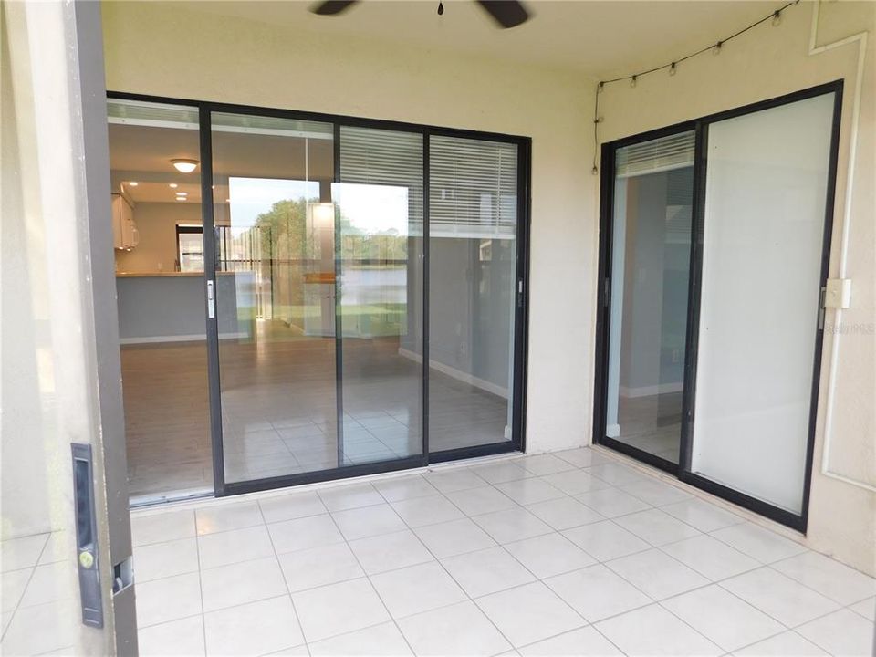 Active With Contract: $1,800 (2 beds, 2 baths, 924 Square Feet)