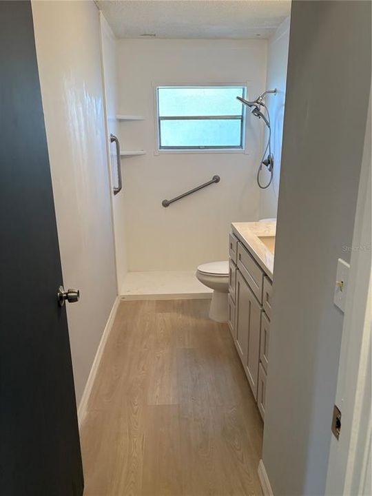 Activo con contrato: $230,000 (3 camas, 2 baños, 1314 Pies cuadrados)