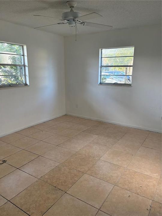 Activo con contrato: $230,000 (3 camas, 2 baños, 1314 Pies cuadrados)