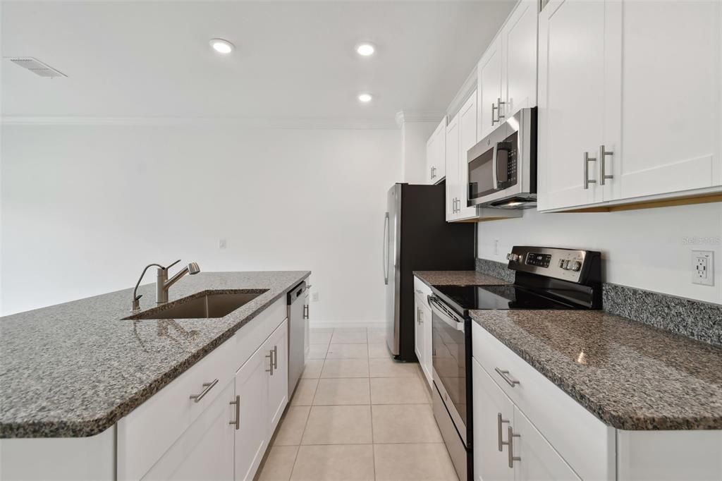 For Rent: $2,300 (3 beds, 2 baths, 1601 Square Feet)