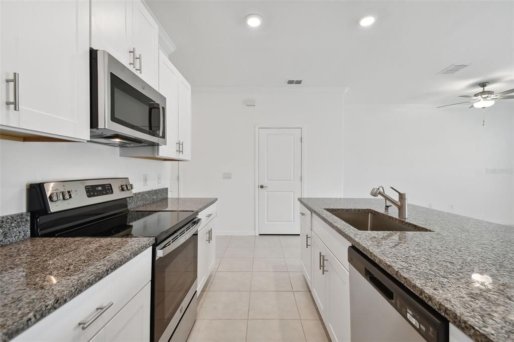 For Rent: $2,300 (3 beds, 2 baths, 1601 Square Feet)