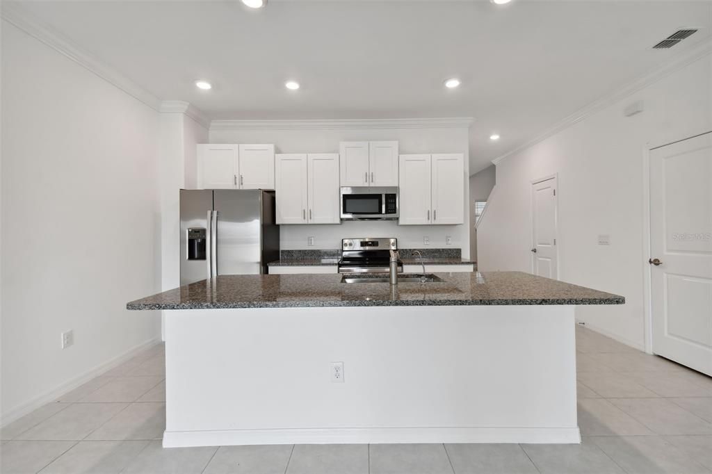 For Rent: $2,300 (3 beds, 2 baths, 1601 Square Feet)