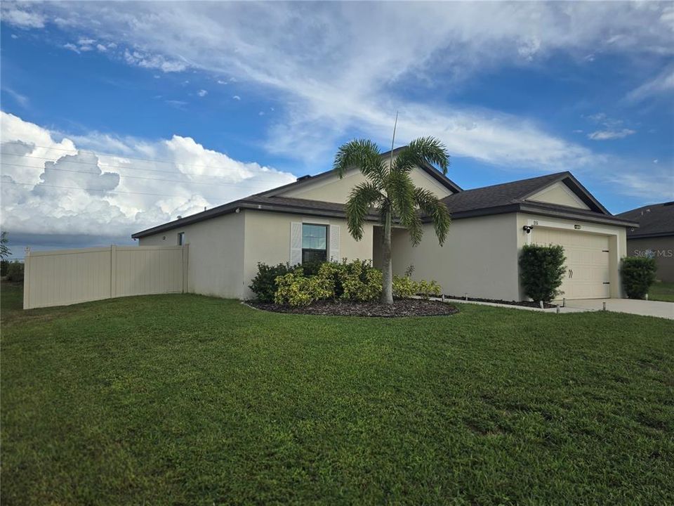 En Renta: $2,000 (3 camas, 2 baños, 1563 Pies cuadrados)