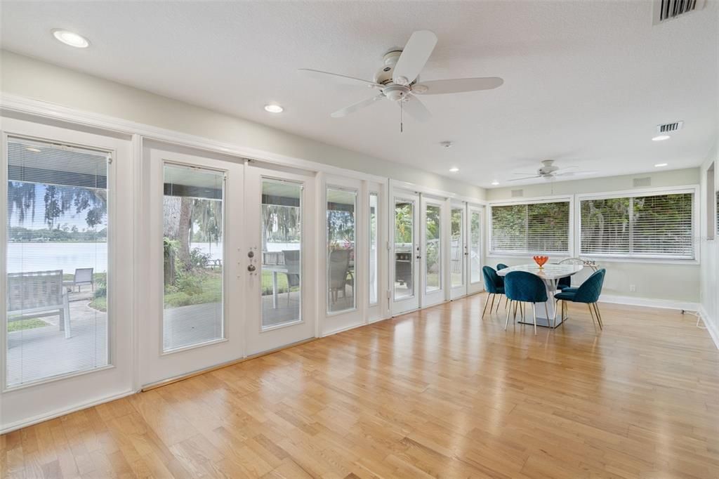 For Sale: $799,900 (3 beds, 3 baths, 2580 Square Feet)