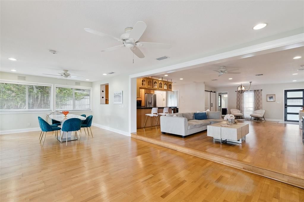 For Sale: $799,900 (3 beds, 3 baths, 2580 Square Feet)