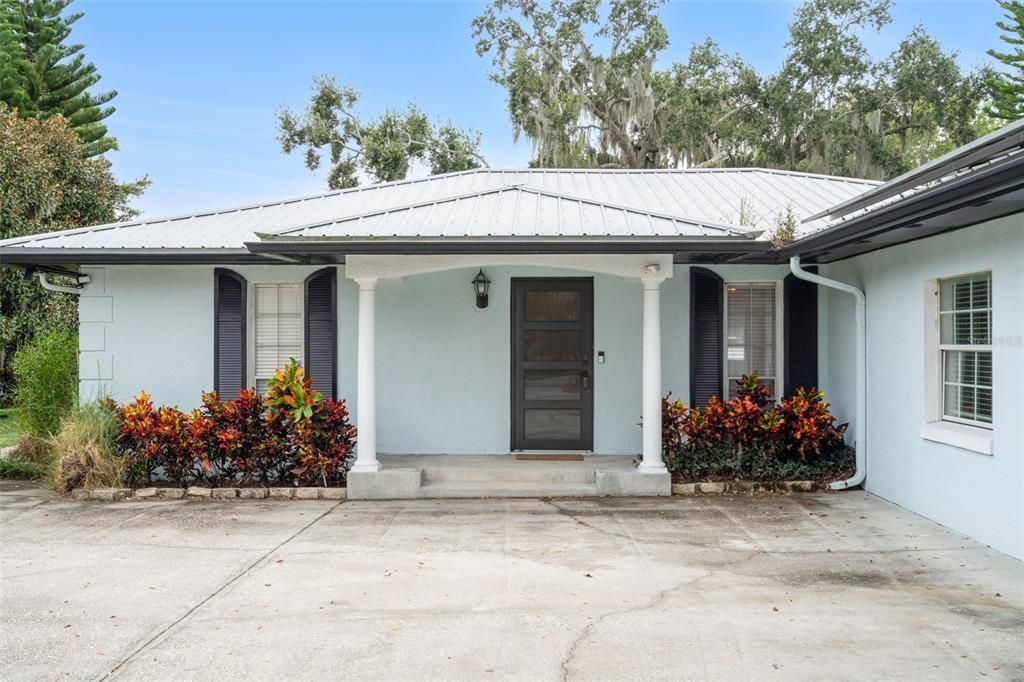 For Sale: $799,900 (3 beds, 3 baths, 2580 Square Feet)