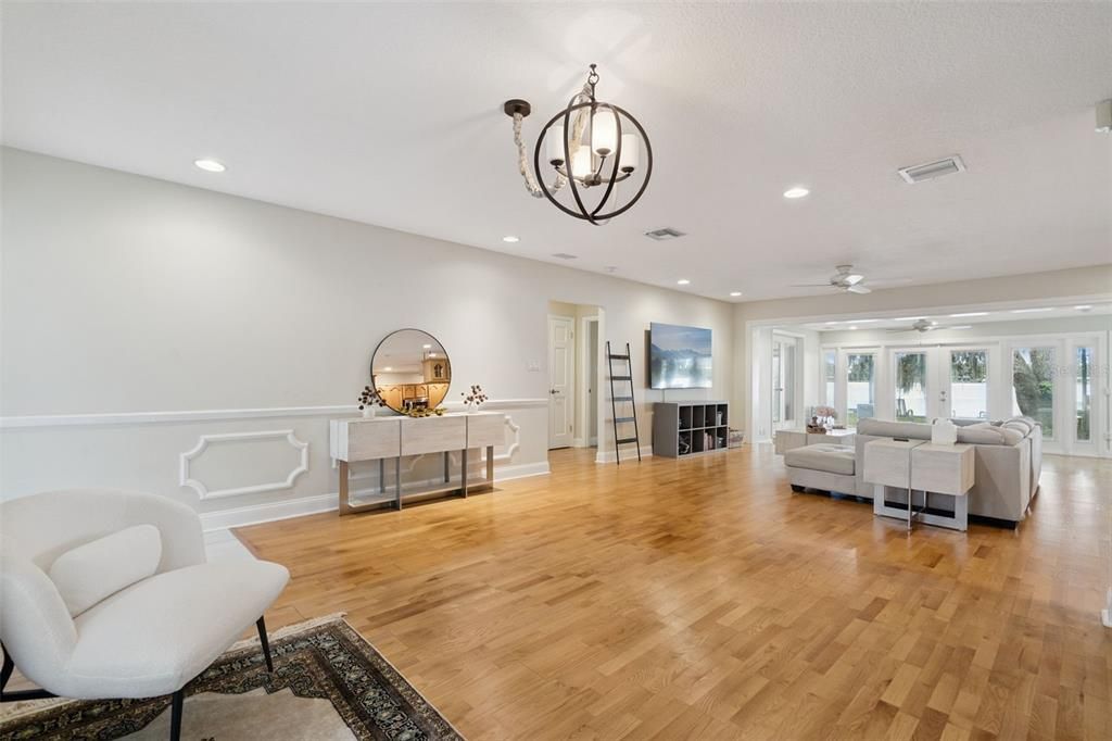 For Sale: $799,900 (3 beds, 3 baths, 2580 Square Feet)