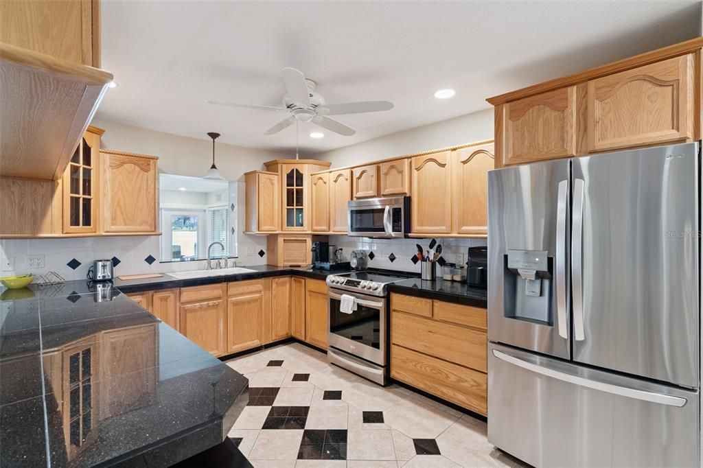 For Sale: $799,900 (3 beds, 3 baths, 2580 Square Feet)