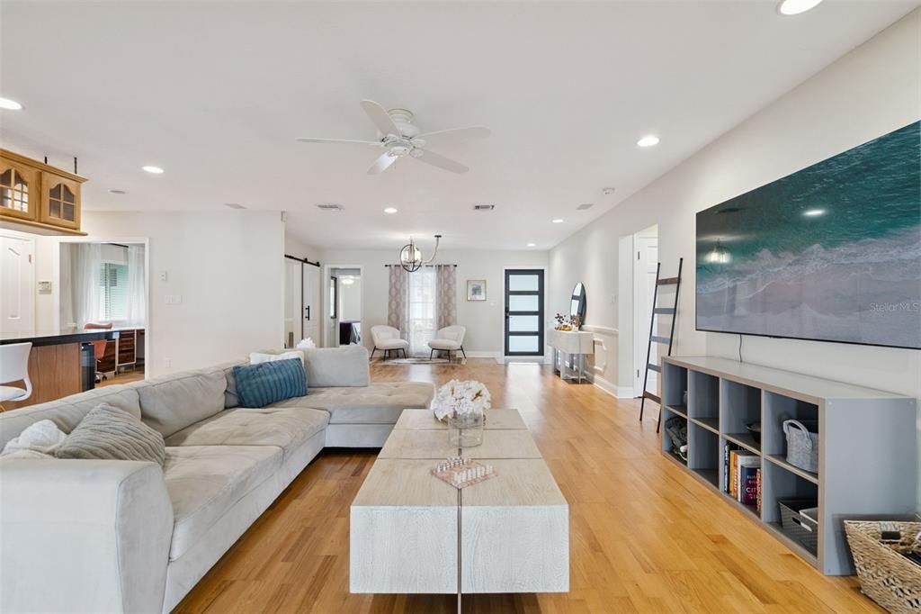 For Sale: $799,900 (3 beds, 3 baths, 2580 Square Feet)