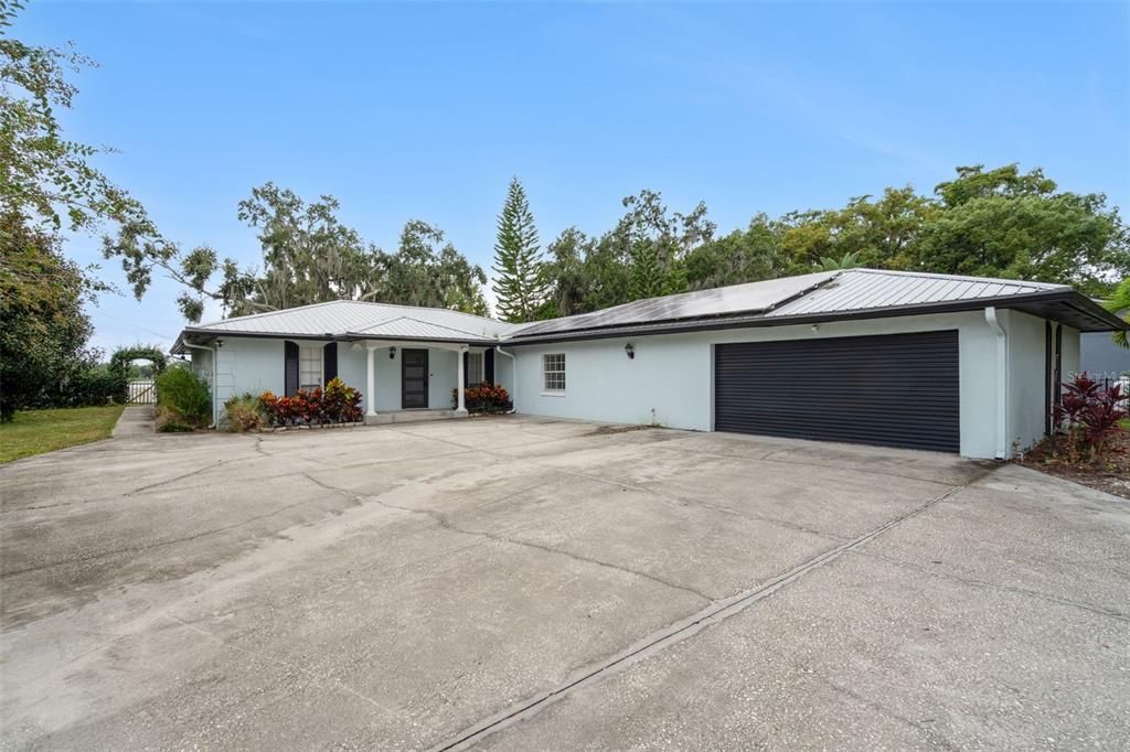 For Sale: $799,900 (3 beds, 3 baths, 2580 Square Feet)