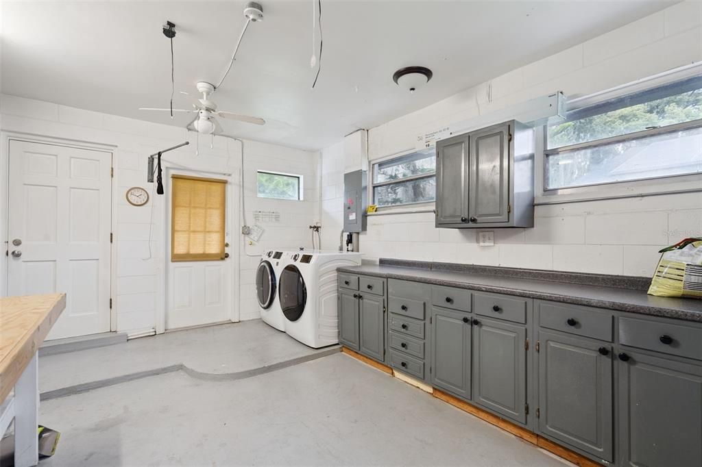 For Sale: $799,900 (3 beds, 3 baths, 2580 Square Feet)