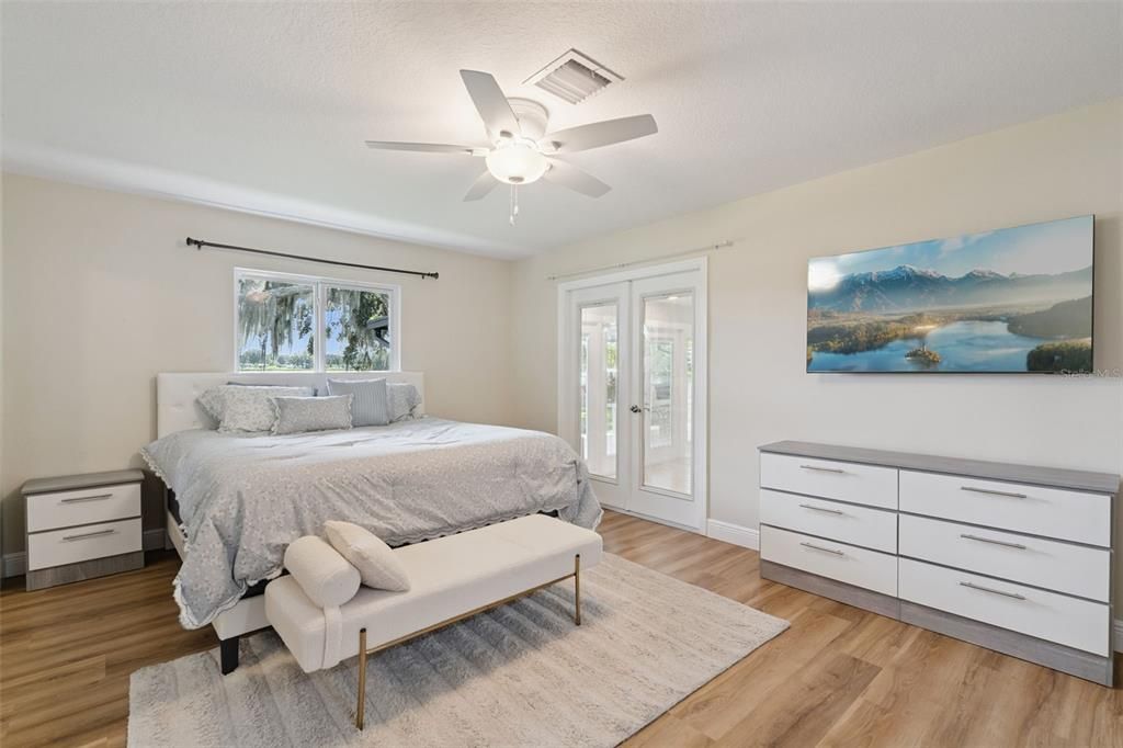 For Sale: $799,900 (3 beds, 3 baths, 2580 Square Feet)