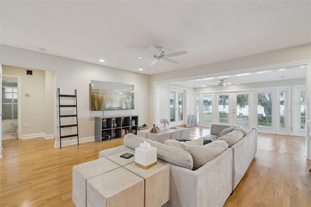 For Sale: $799,900 (3 beds, 3 baths, 2580 Square Feet)