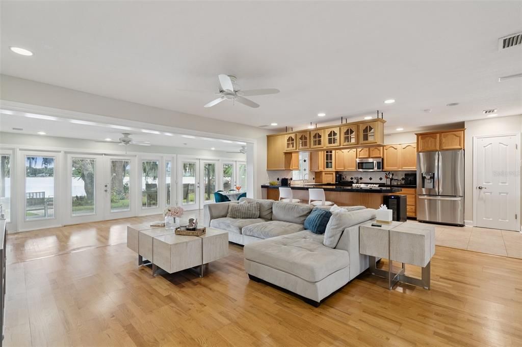 For Sale: $799,900 (3 beds, 3 baths, 2580 Square Feet)