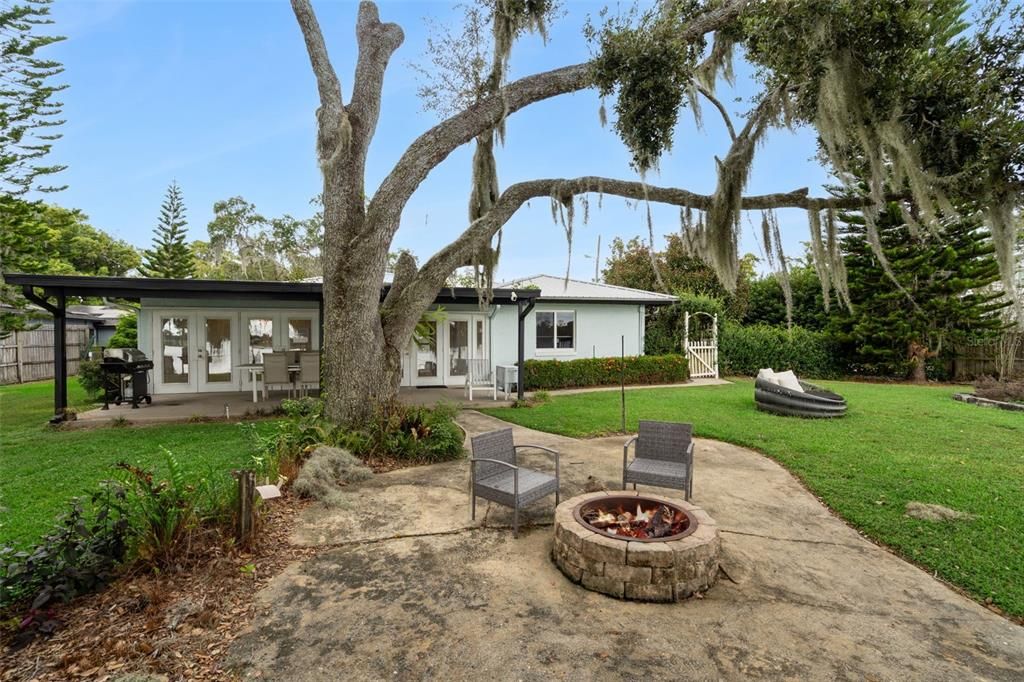 For Sale: $799,900 (3 beds, 3 baths, 2580 Square Feet)