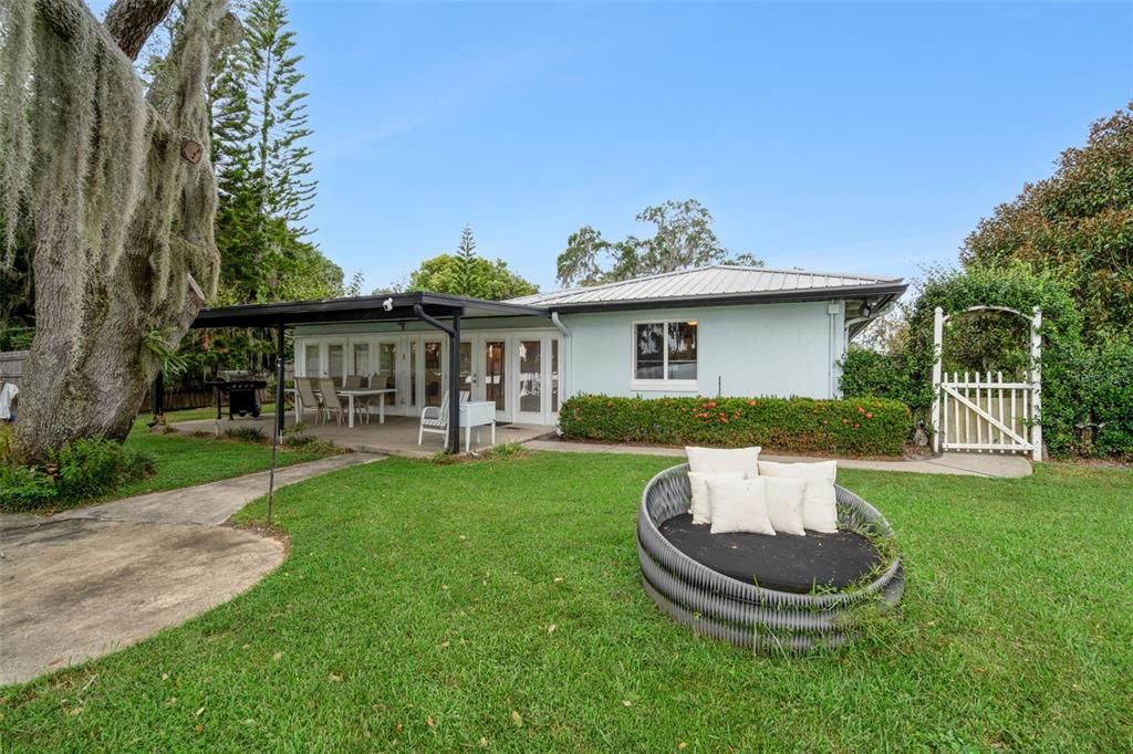 For Sale: $799,900 (3 beds, 3 baths, 2580 Square Feet)