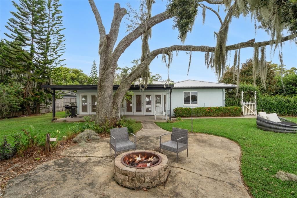 For Sale: $799,900 (3 beds, 3 baths, 2580 Square Feet)