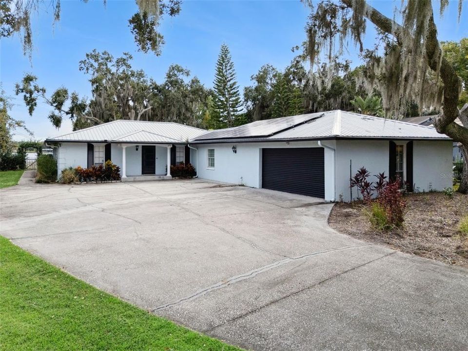 For Sale: $799,900 (3 beds, 3 baths, 2580 Square Feet)