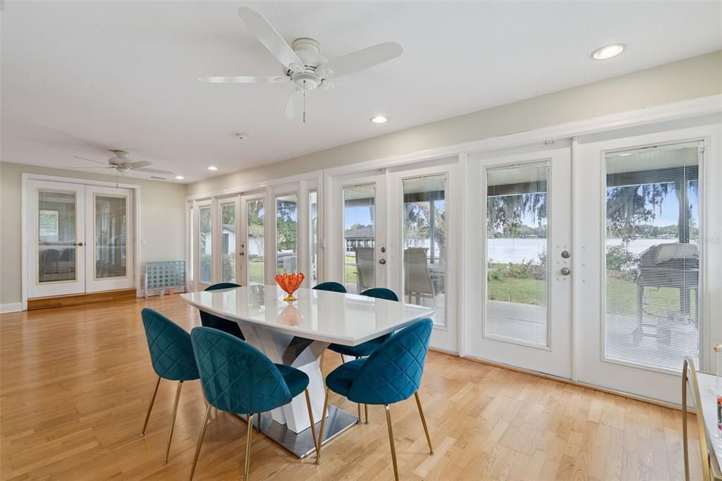 For Sale: $799,900 (3 beds, 3 baths, 2580 Square Feet)