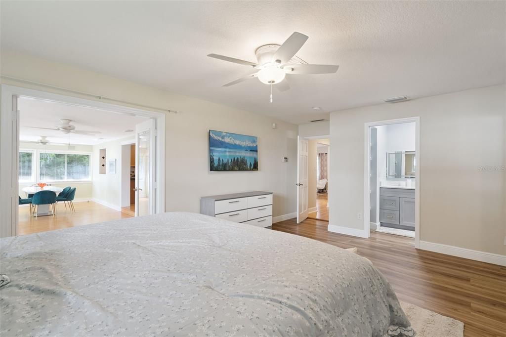 For Sale: $799,900 (3 beds, 3 baths, 2580 Square Feet)