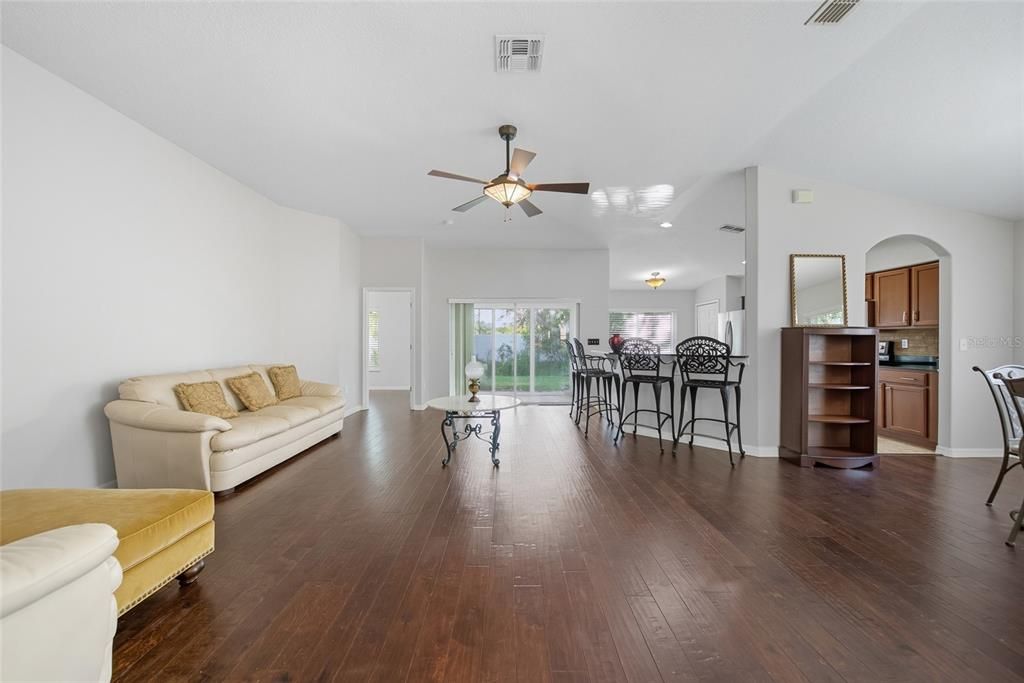 En Venta: $275,000 (2 camas, 2 baños, 1480 Pies cuadrados)