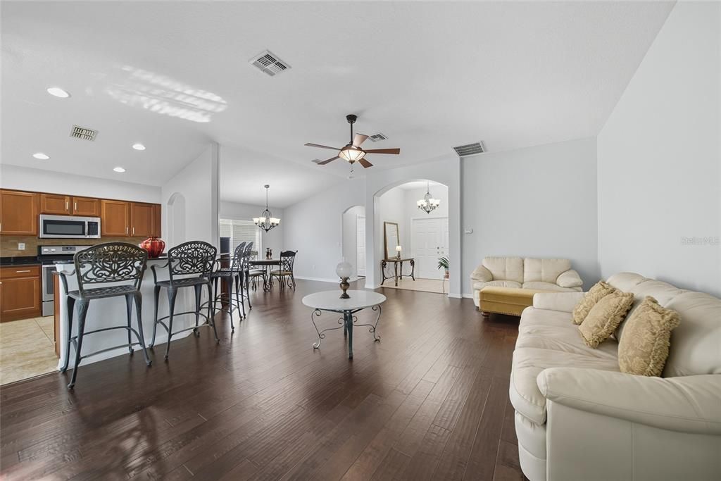 En Venta: $275,000 (2 camas, 2 baños, 1480 Pies cuadrados)