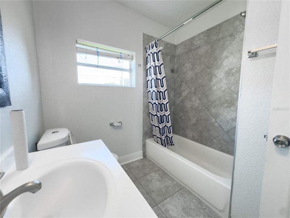 En Venta: $389,900 (5 camas, 3 baños, 1562 Pies cuadrados)