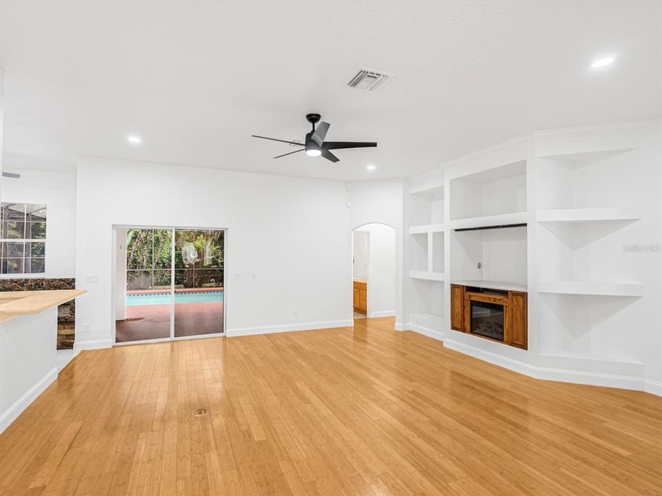 待售: $675,000 (4 贝兹, 3 浴室, 2359 平方英尺)