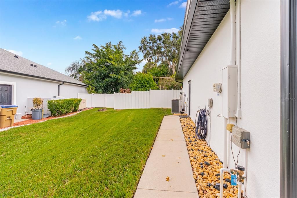 待售: $675,000 (4 贝兹, 3 浴室, 2359 平方英尺)