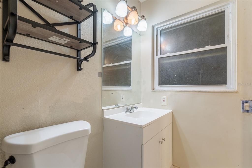 Active With Contract: $199,900 (3 beds, 2 baths, 1265 Square Feet)