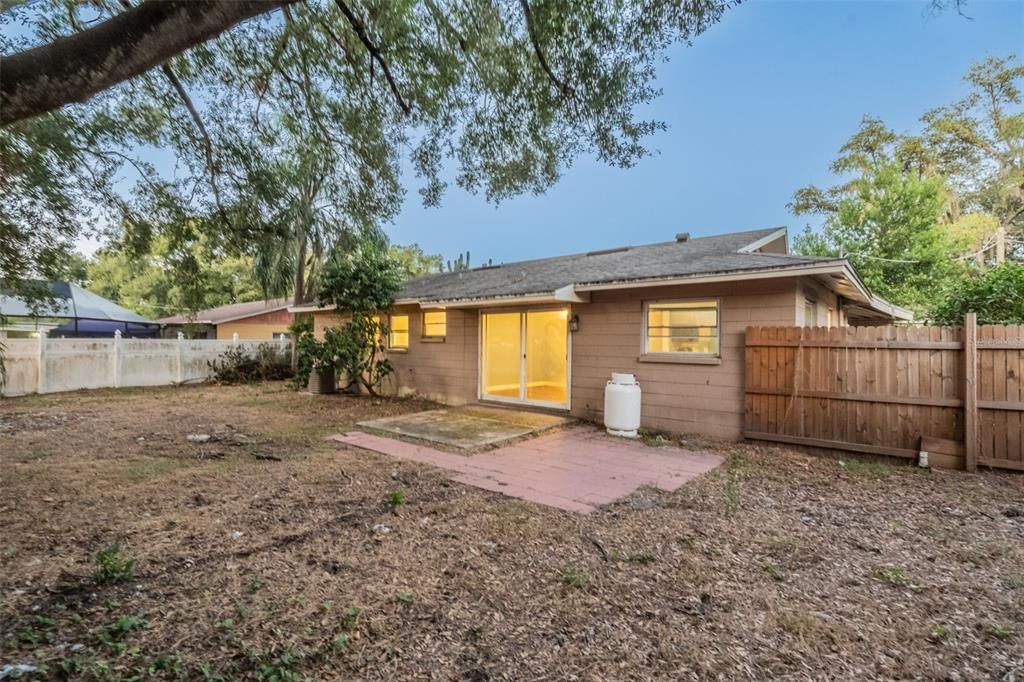 Active With Contract: $199,900 (3 beds, 2 baths, 1265 Square Feet)