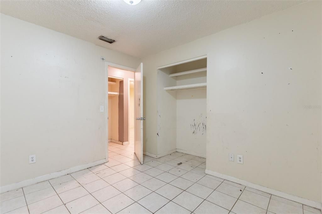 Active With Contract: $199,900 (3 beds, 2 baths, 1265 Square Feet)