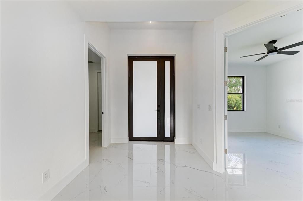 For Sale: $699,000 (3 beds, 2 baths, 1972 Square Feet)