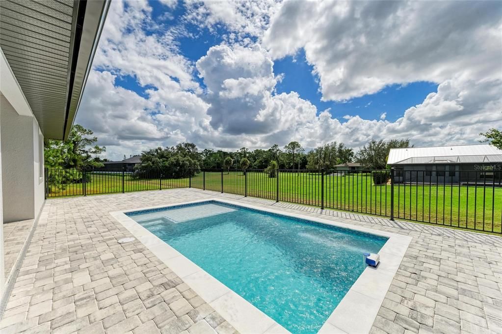 For Sale: $699,000 (3 beds, 2 baths, 1972 Square Feet)