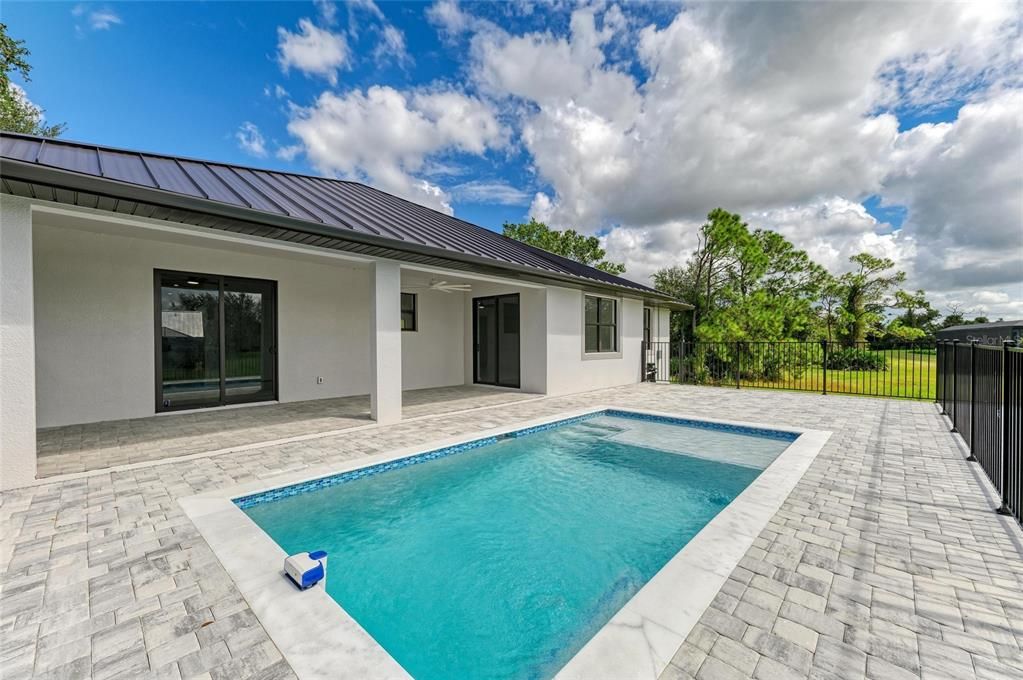 For Sale: $699,000 (3 beds, 2 baths, 1972 Square Feet)