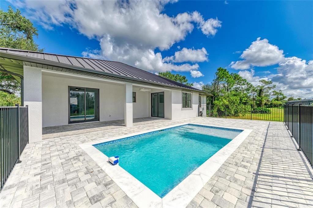 For Sale: $699,000 (3 beds, 2 baths, 1972 Square Feet)