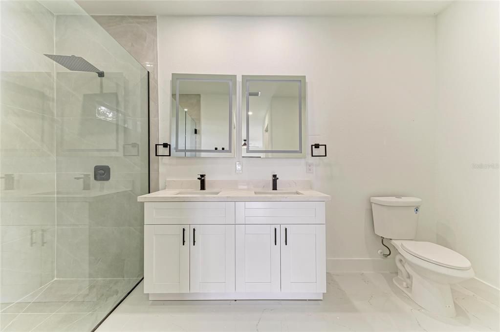 For Sale: $699,000 (3 beds, 2 baths, 1972 Square Feet)