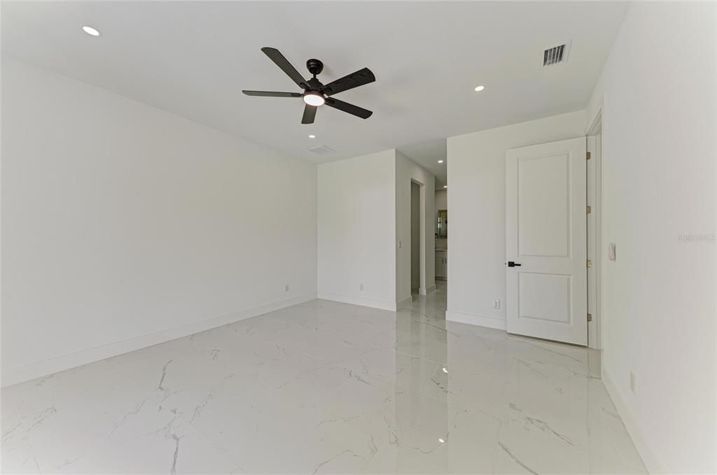 For Sale: $699,000 (3 beds, 2 baths, 1972 Square Feet)