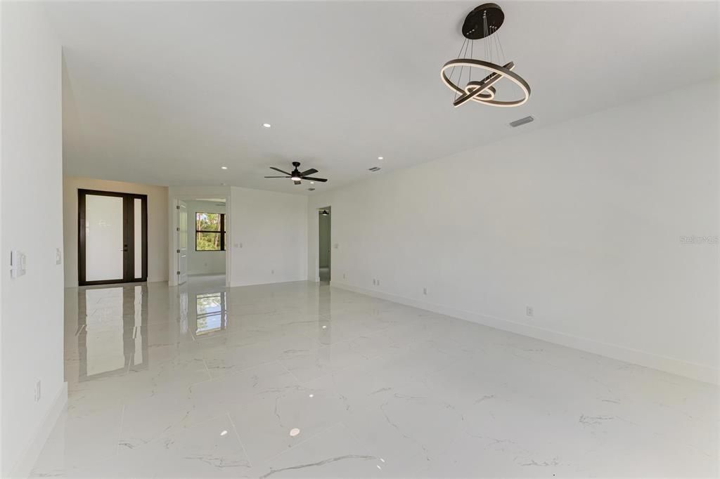 For Sale: $699,000 (3 beds, 2 baths, 1972 Square Feet)