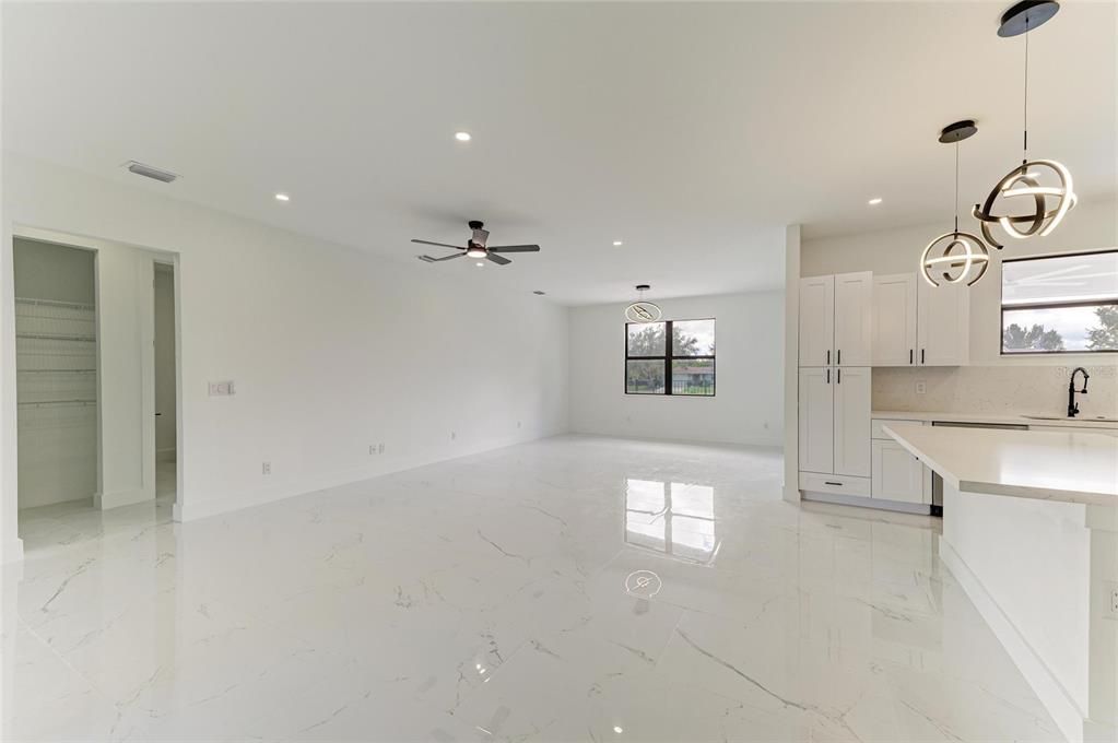 For Sale: $699,000 (3 beds, 2 baths, 1972 Square Feet)