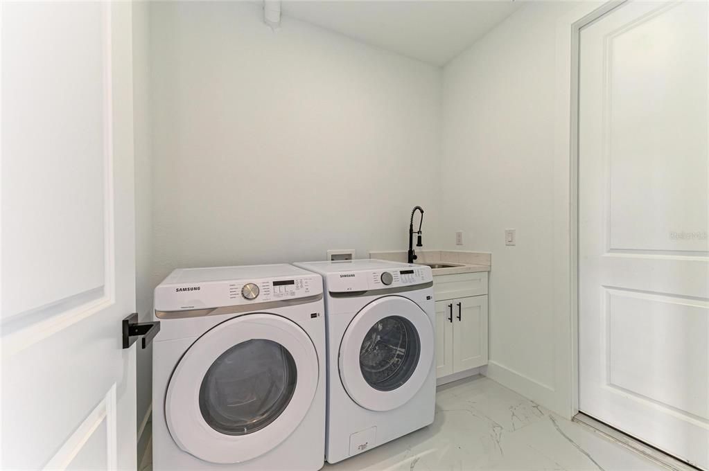 For Sale: $699,000 (3 beds, 2 baths, 1972 Square Feet)