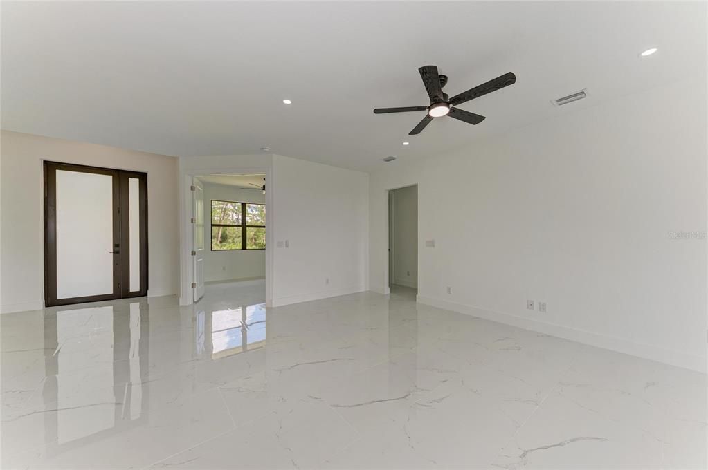 For Sale: $699,000 (3 beds, 2 baths, 1972 Square Feet)