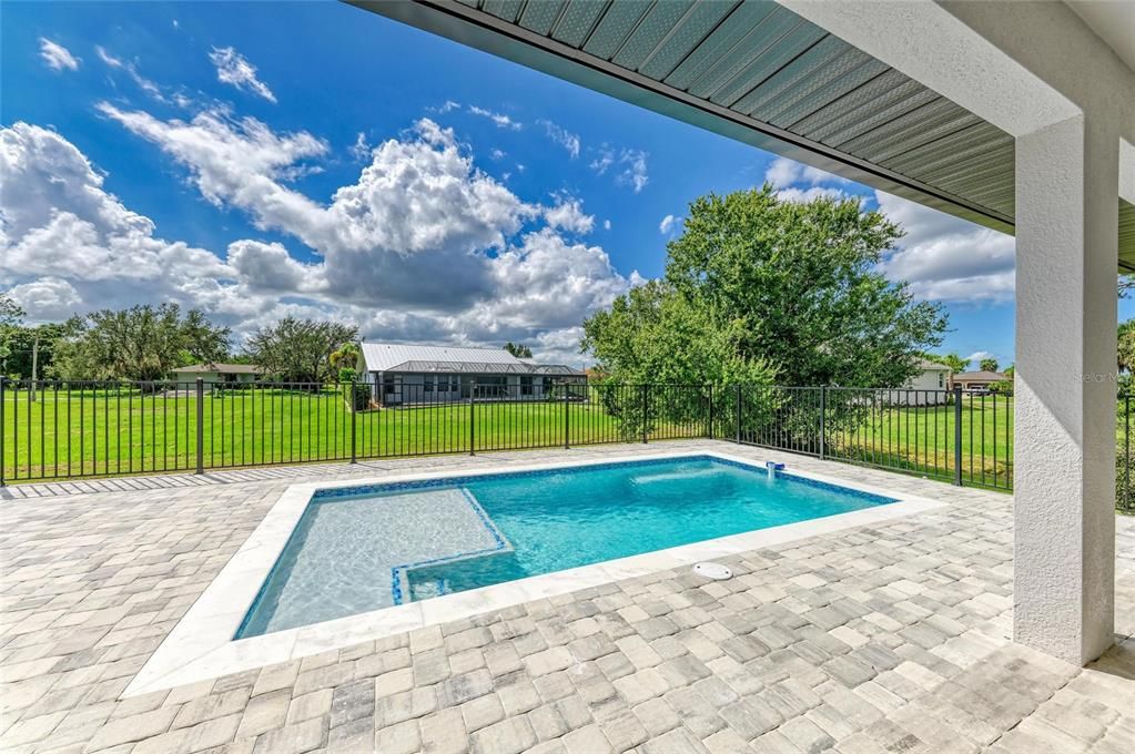 For Sale: $699,000 (3 beds, 2 baths, 1972 Square Feet)