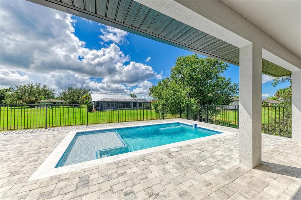 For Sale: $699,000 (3 beds, 2 baths, 1972 Square Feet)