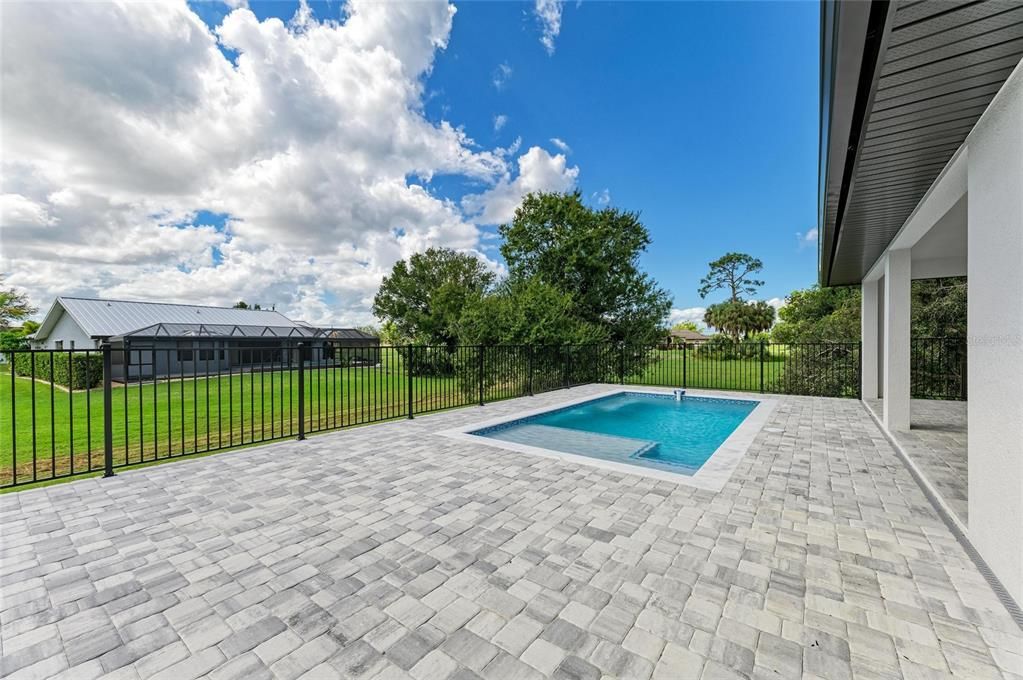 For Sale: $699,000 (3 beds, 2 baths, 1972 Square Feet)