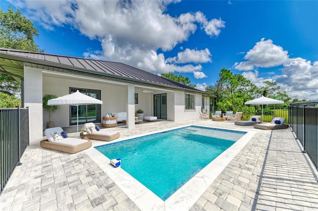 For Sale: $699,000 (3 beds, 2 baths, 1972 Square Feet)