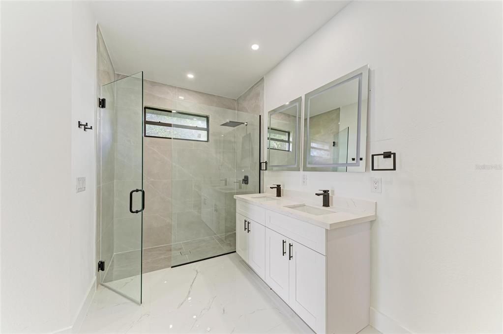 For Sale: $699,000 (3 beds, 2 baths, 1972 Square Feet)