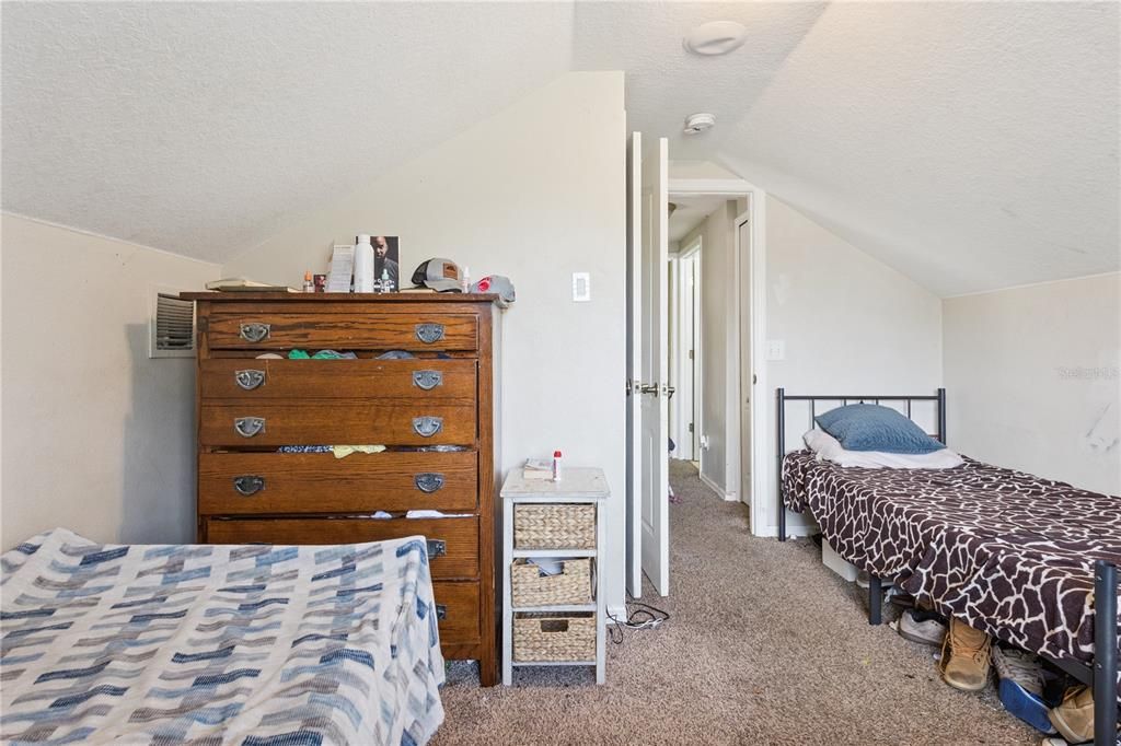 For Sale: $250,000 (3 beds, 2 baths, 1080 Square Feet)