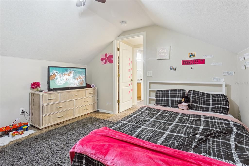 For Sale: $250,000 (3 beds, 2 baths, 1080 Square Feet)